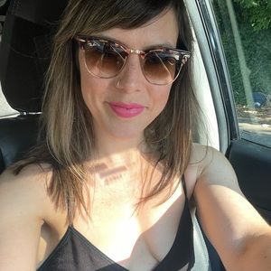 Meet your Posher, Maya